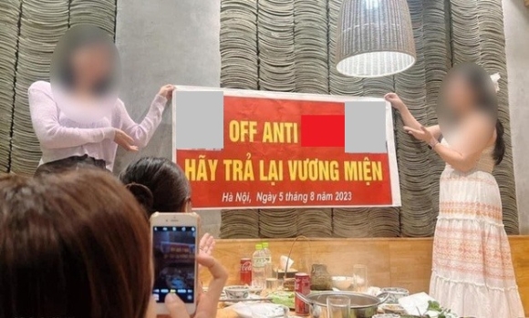 2 Hang Loat Anti Fan Lao Vao Day Do Hoa Hau