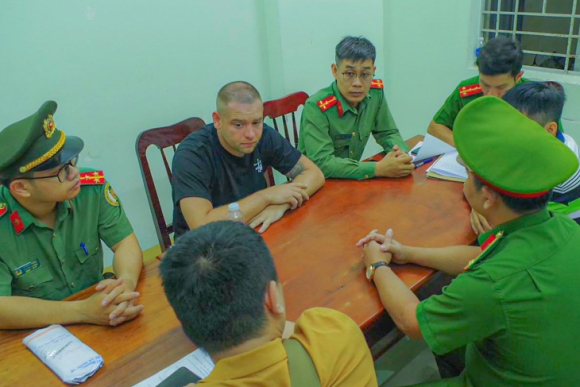 1 Bat Mot Nguoi Nga Dang Tron O Ninh Thuan Bi Interpol Truy Na Quoc Te