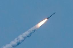 Ukraine tố Nga tấn công Kharkov bằng tên lửa S-300, nổ lớn tại Melitopol