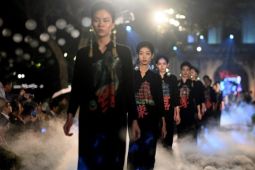Vụ hoa hậu VN dùng nhạc Trung Quốc: “Ngốc nghếch” hay “lệch chuẩn văn hoá”?