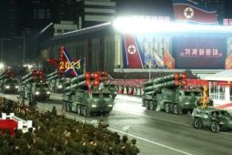 Hàn Quốc chỉ trích cuộc duyệt binh ban đêm của Triều Tiên