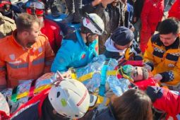 Thổ Nhĩ Kỳ giải cứu người mắc kẹt hơn 200 giờ sau động đất