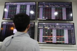 VN-Index xuyên thủng 1.050 điểm, hàng trăm cổ phiếu giảm giá