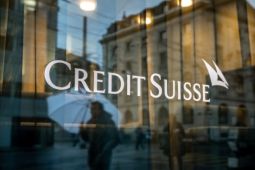 Vingroup đang chờ tin từ vụ mua ngân hàng Credit Suisse