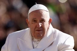 Giáo hoàng Francis vào viện vì nhiễm trùng đường hô hấp