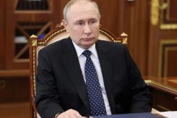 Putin nói Nga sẵn sàng đàm phán hòa bình nếu Ukraine chấp nhận 'thực tế lãnh...