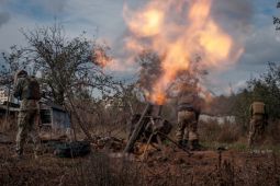 Ukraine dồn hỏa lực, phá hủy hai kho vũ khí Nga ở chảo lửa miền Đông