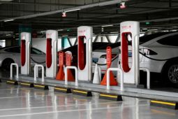 Tesla cho xe hãng khác cùng xài trạm sạc siêu nhanh