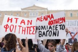 Hàng ngàn người biểu tình ở Hy Lạp sau vụ tai nạn tàu hỏa thảm khốc