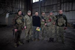 Ông Zelensky thăm lực lượng Ukraine gần Bakhmut
