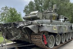 Chiến sự Ukraine mới nhất: Đại tá Nga bị bắt vì 'bán động cơ xe tăng'