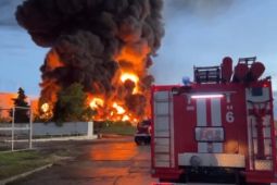 Kho dầu ở Sevastopol bị tấn công bốc cháy dữ dội, nghị sĩ Crimea phẫn nộ kêu...