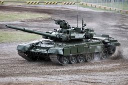 Gặp nguy, tăng T-90M Nga làm đủ cách thoát thân nhưng vẫn bị pháo binh Ukraine...