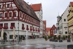 Nước Đức: Thị trấn kỳ lạ được “dát” bằng 72.000 tấn bụi kim cương
