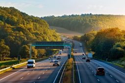 Sự thật ít người biết về Autobahn - ''đường cao tốc không giới hạn tốc độ'' ở...