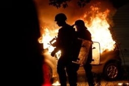 Bạo loạn ở Pháp: Bắt giữ thêm 80 người tham gia các vụ gây rối