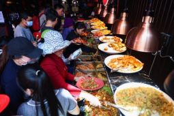 Nhà hàng mở buffet 1.000 đồng cho lao động nghèo