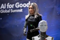 Robot tự tin có thể điều hành thế giới tốt hơn con người