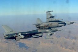 Bầu trời Syria ''nóng dần'', Mỹ tái triển khai F-16 và A-10 đối đầu với Nga