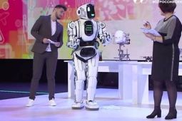 Robot hiện đại vừa được Nga giới thiệu thực chất là bộ trang phục... do người...