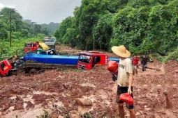 Quân đội Lào tìm tài xế Việt mất tích trong vụ lở đất