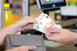 Ở Đức nên biết: Rút tiền mặt tại các siêu thị