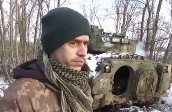 Kinh nghiệm chơi game giúp lính thiết giáp Ukraine hạ tăng T-90 hiện đại nhất...