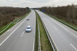 Bộ trưởng Giao thông Đức dọa cấm lái xe dịp cuối tuần