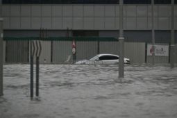 Trận mưa lớn nhất 75 năm khiến Dubai ngập lụt