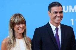 Thủ tướng Tây Ban Nha cân nhắc từ chức sau khi vợ bị điều tra