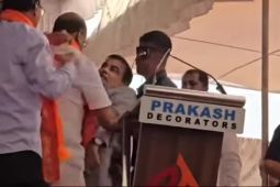 Bộ trưởng Ấn Độ ngất giữa cuộc mít tinh vì nắng nóng